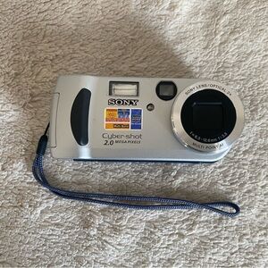 Sony Cyber-shot 2.0 MP Digital Camera - Silver